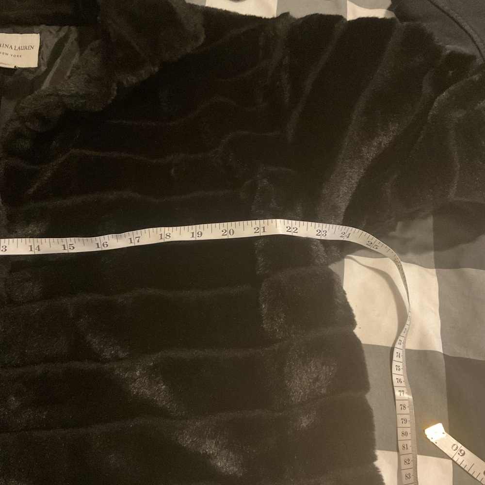 Sabrina Lauren Short Faux-Fur Teddy Jacket in Black - Picture 5 of 5